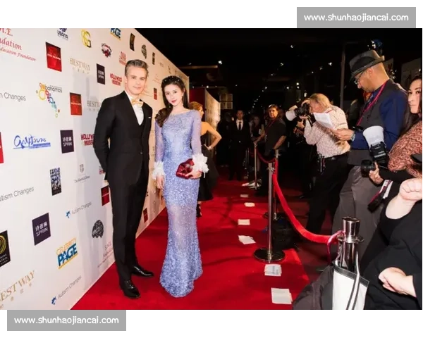 李娜旗袍坐镇晚宴,卡琳斯卡娅美出圈!香港网赛星光浓